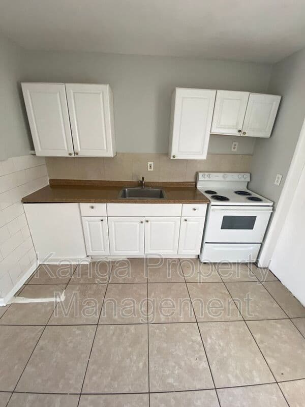 West Palm Beach House: 3716 Henry Ave