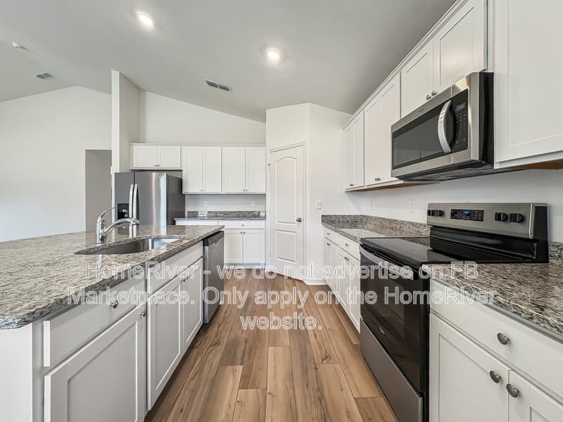 Jacksonville House: 6918 Myrtle Oak Rd