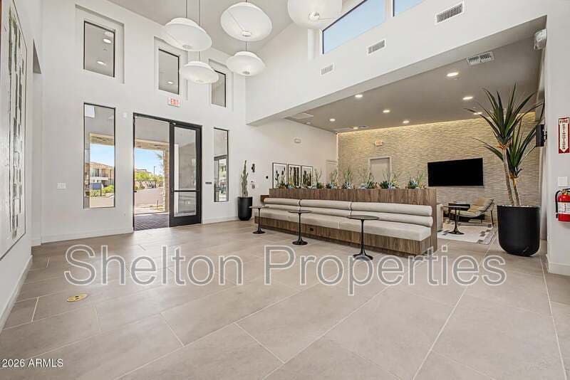 Phoenix Townhome: 2121 W Sonoran Desert Dr, Unit 124