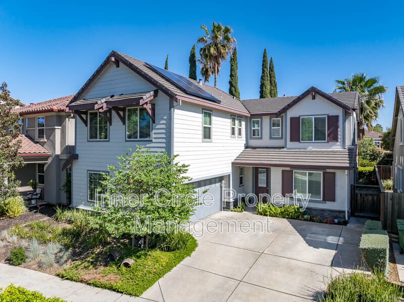 Brentwood House: 376 Bougainvilla Drive