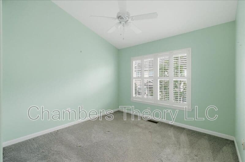 Silver Spring Condo: 11308 King George Dr
