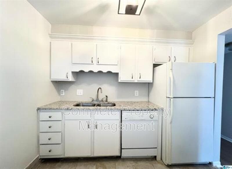 Birmingham Condo: 3350 Altamont Road - C