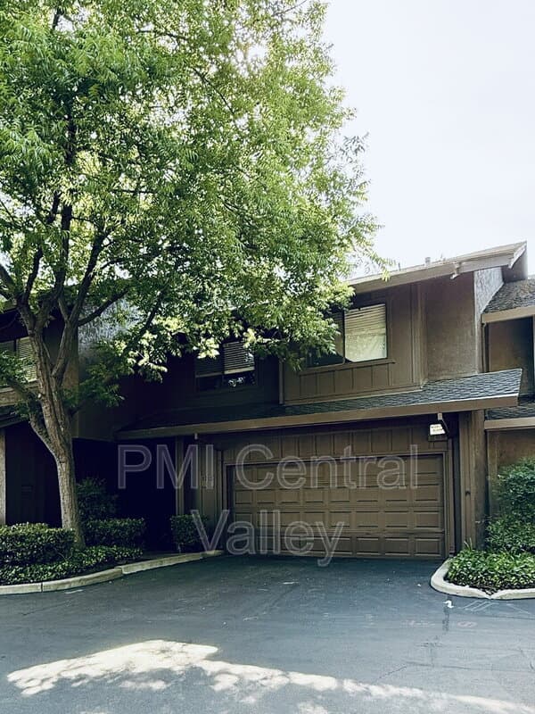 Modesto House: 1725 Edgebrook Drive