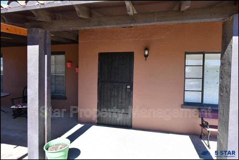 El Paso House: 7817 West Dr