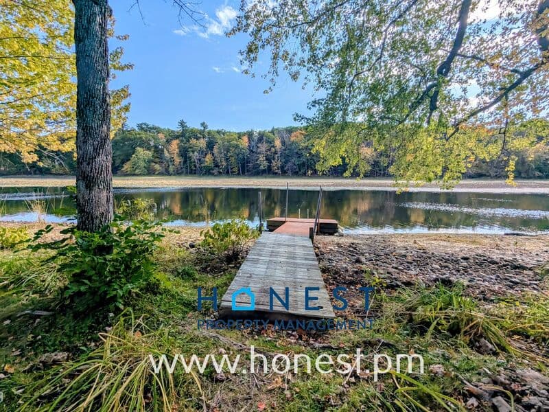West Gardiner House: 107 Woodland Dr