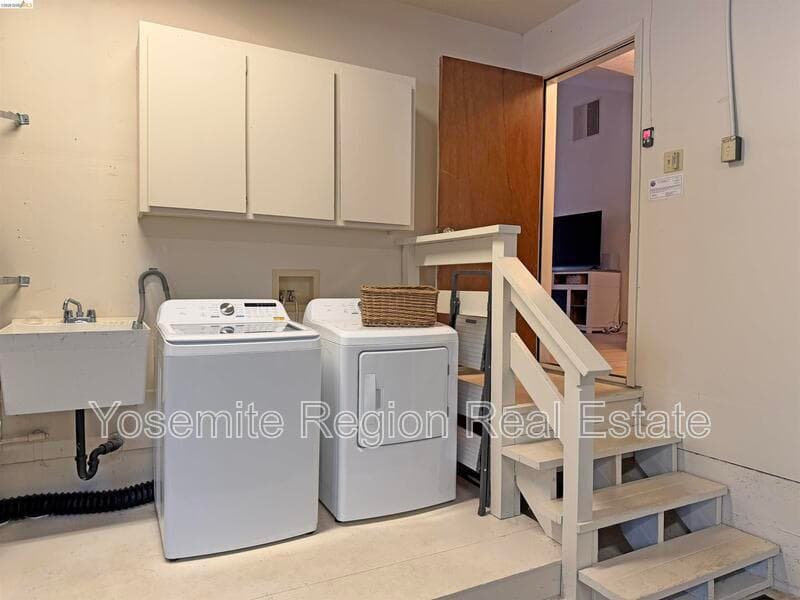 Groveland House: 20790 Ferretti Road