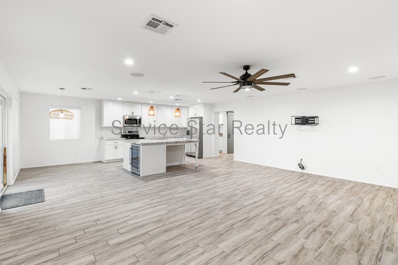 Chandler House: 1113 W Oakland St