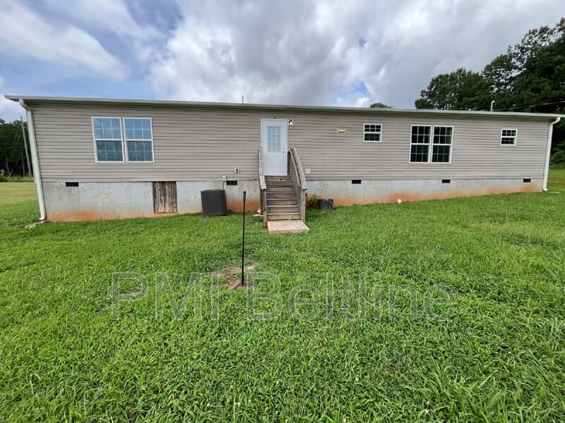 Douglasville House: 166 Clonts Road