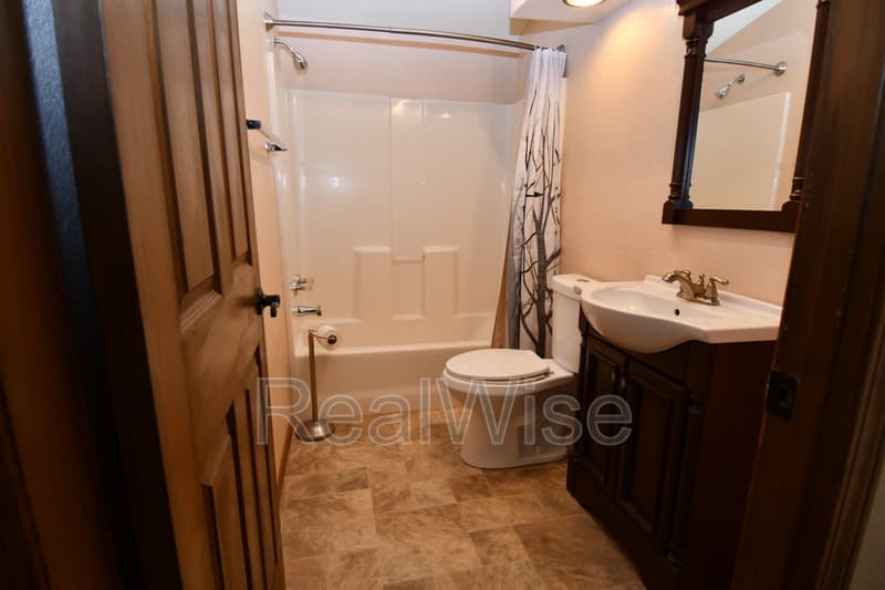 Roseburg House: 2923 NE Denn Ave