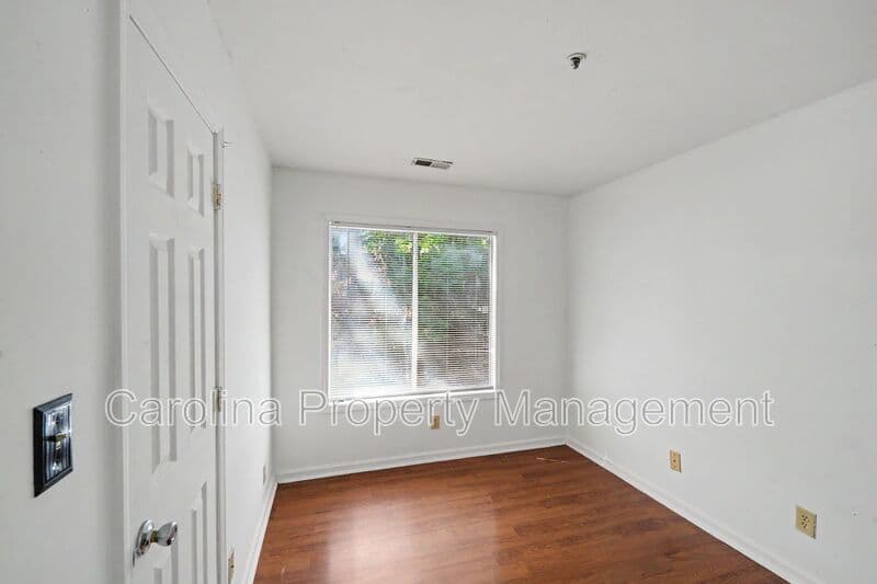 Charlotte House: 9535 University Terrace Dr APT B