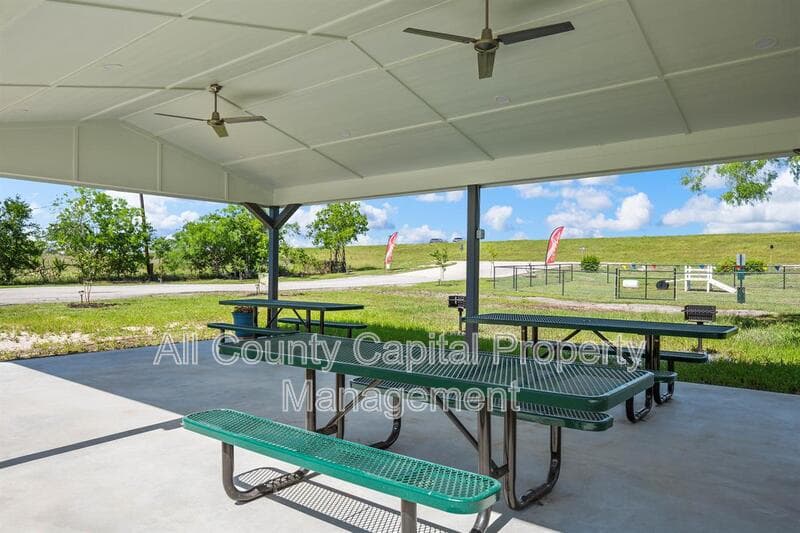 Lockhart House: 4889 North Hwy #183,
