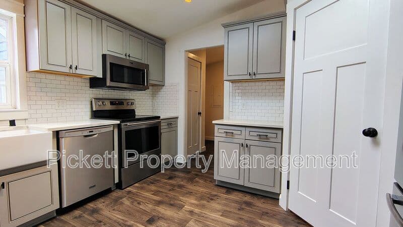 Port Orchard House: 11438 SE Regatta View Ln