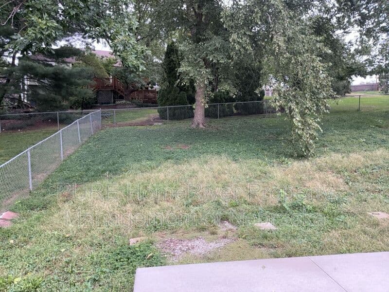 Ralston House: 6723 Woodbine Cir