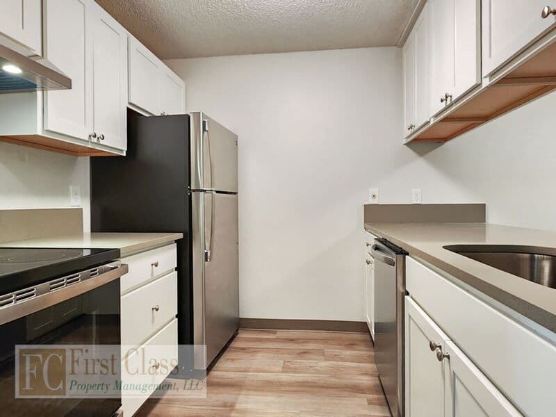 PORTLAND Condo: 3648 SW BEAVERTON HILLSDALE HWY