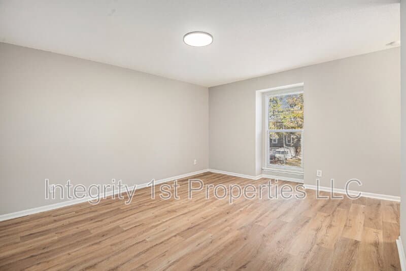 Kansas City Townhome: 3500 Northeast 72nd Terrace