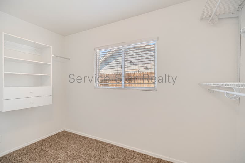 Gilbert House: 7 S Catalina St