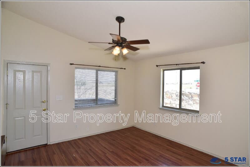 El Paso House: 14325 Island Point Drive