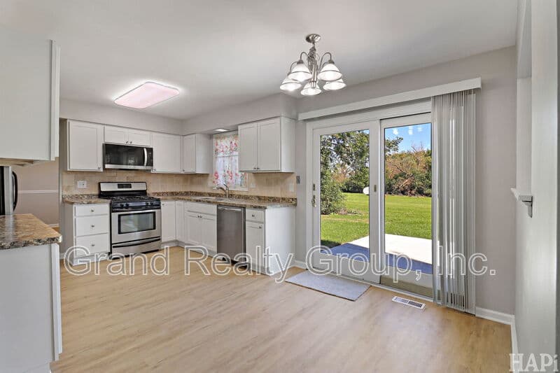 Vernon Hills House: 507 Exeter Place