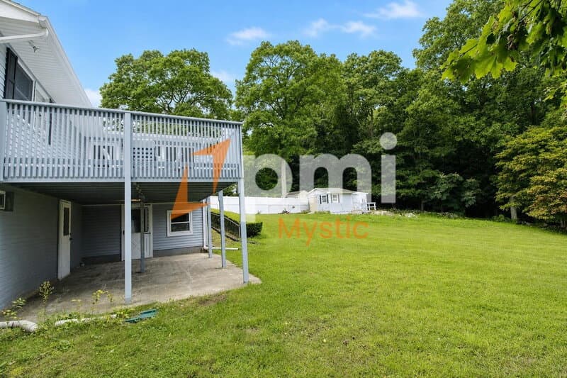 Mystic House: 90 Nantucket Dr