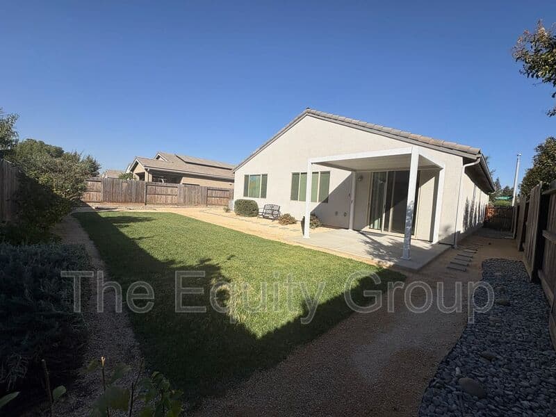 Visalia House: 3215 S Meadowbrook St
