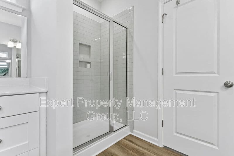 Four Oaks House: 482 Olivia Crossing Court