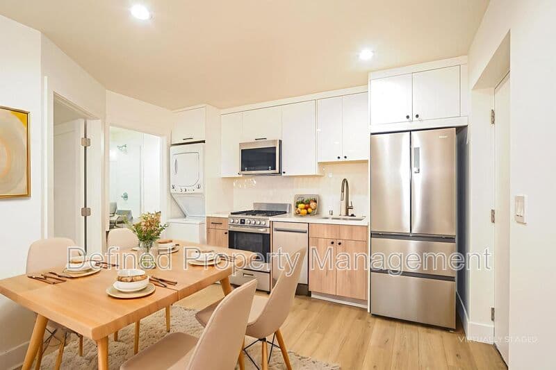 West Hollywood House: 937 Orange Grove Ave