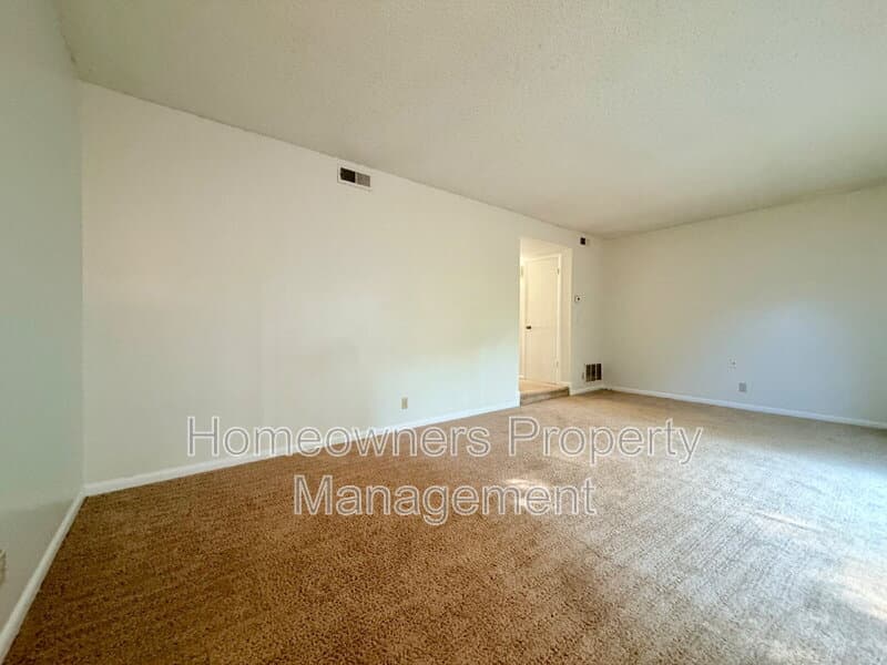 Fayetteville House: 599 Winding Creek Rd