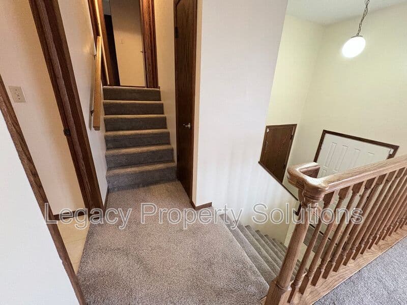 Bismarck House: 1302 E Ingals Ave