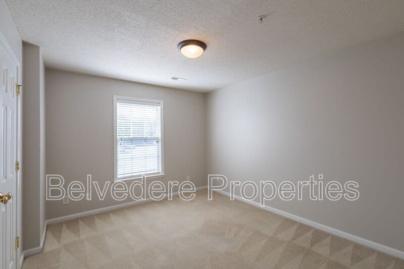 High Point House: 6121 Hedgecock Cir