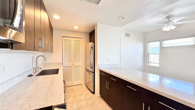 Kailua Condo: 445 Kailua Road