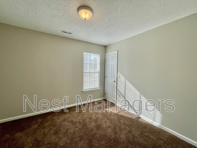 Fayetteville House: 804 Nighthawk Place