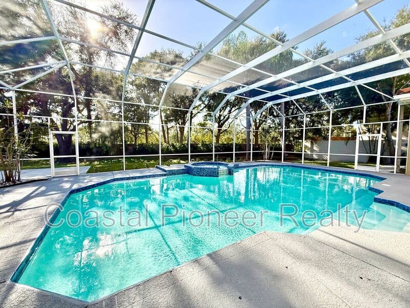 Largo House: 10334 Longwood Dr