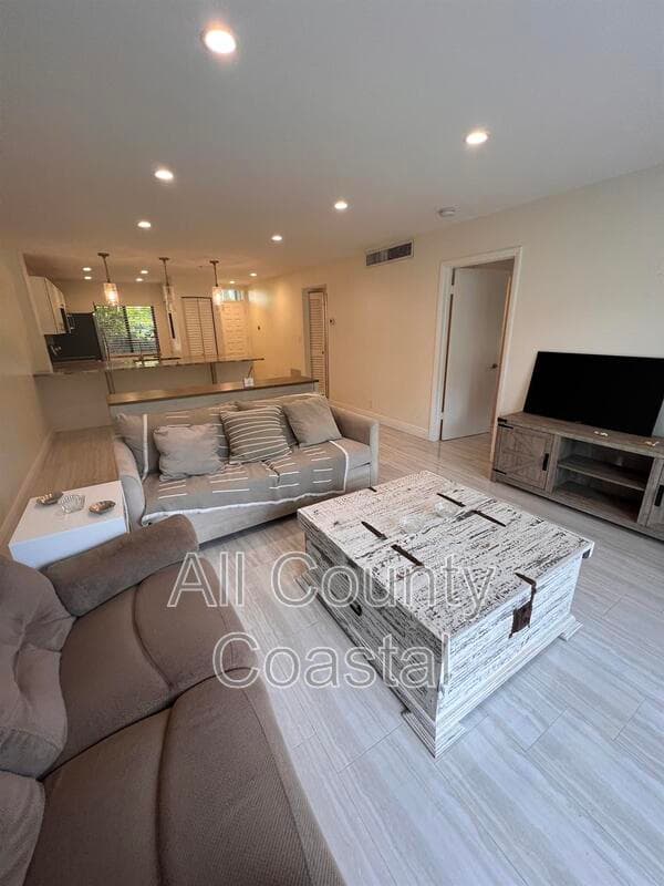 West Palm Beach Condo: 2500 Presidential Way Apt 103,