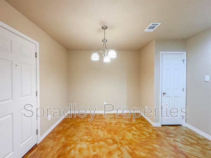 Belton Condo: 1040B Mason Dr