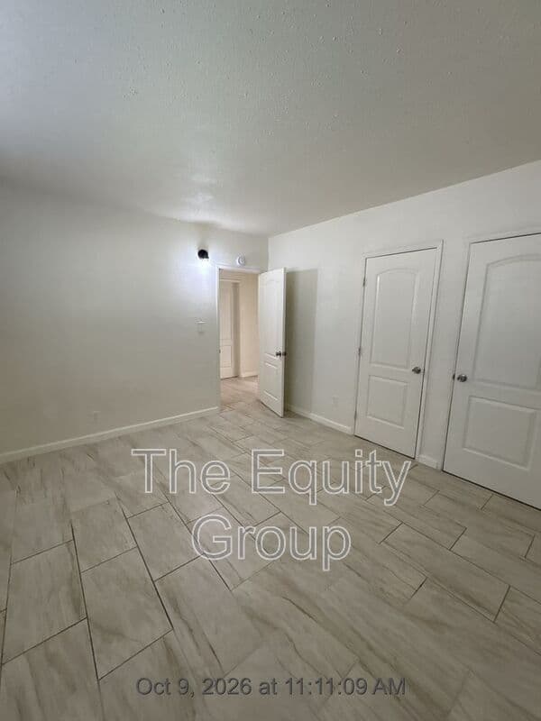Hanford Condo: 580 South Richmond Avenue