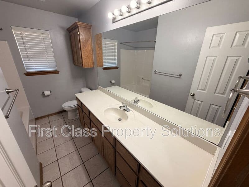 Yukon House: 12306 SW 13th St