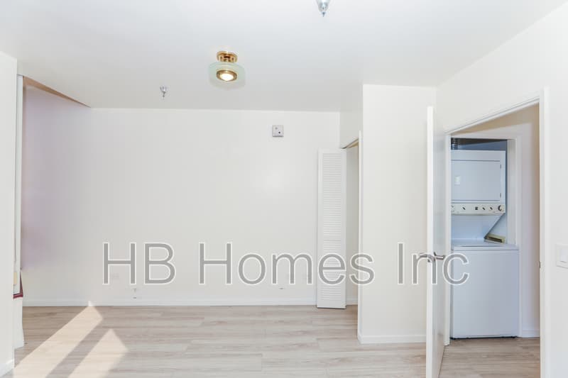Honolulu Condo: 725 Kapiolani Boulevard #2402 - 1
