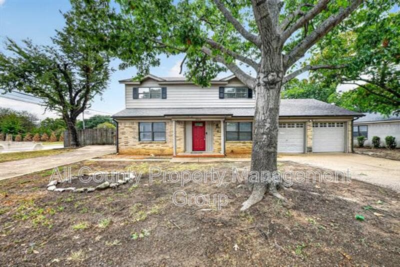 Bedford House: 2024 Charleston Drive