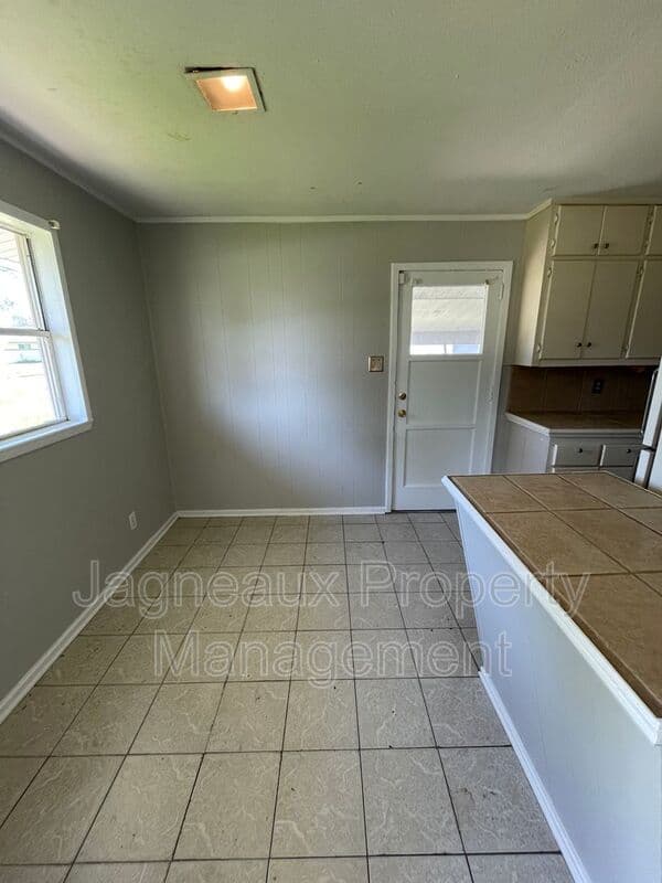 Lake Charles House: 1217 Sage Dr