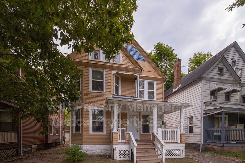 Cleveland Condo: 1583 E 84 St