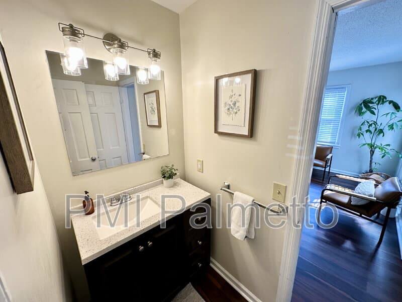 Columbia Condo: 2405 Duncan Street
