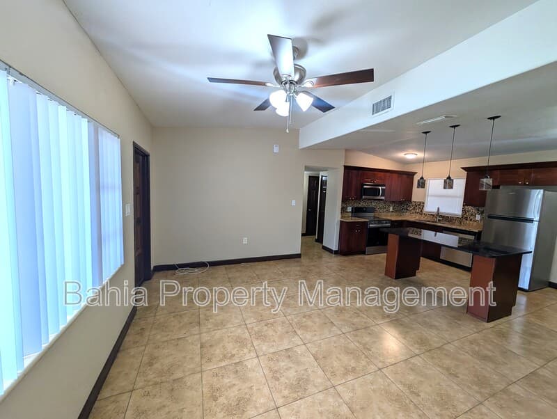 Tampa House: 2001 E Robson St