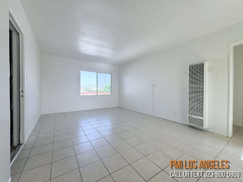 Los Angeles Condo: 943 West 68th Street