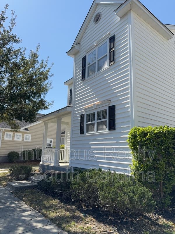 Bluffton House: 42 Woods Bay Rd