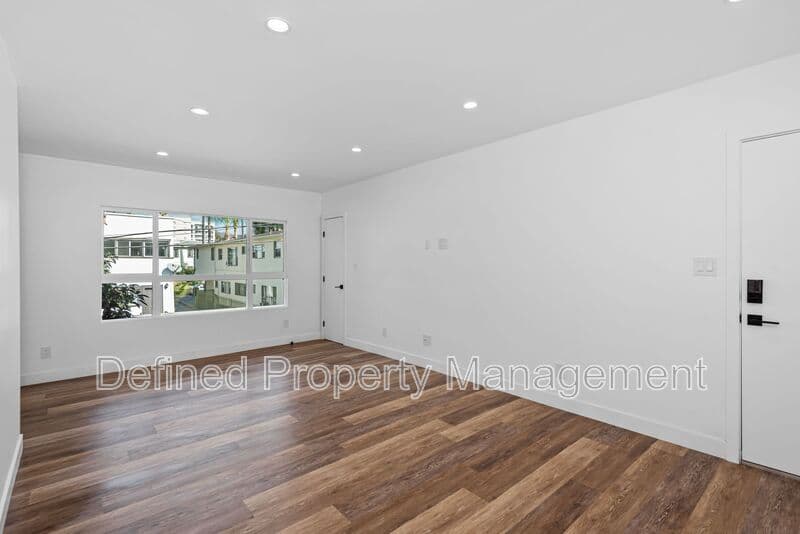 Los Angeles Condo: 1563 Gordon Street