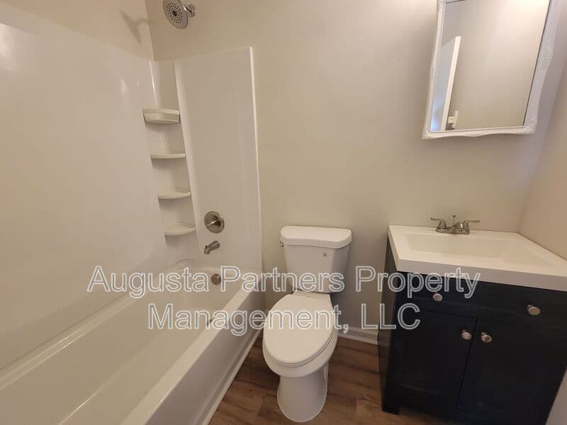 Augusta House: 3619 Abbey Road
