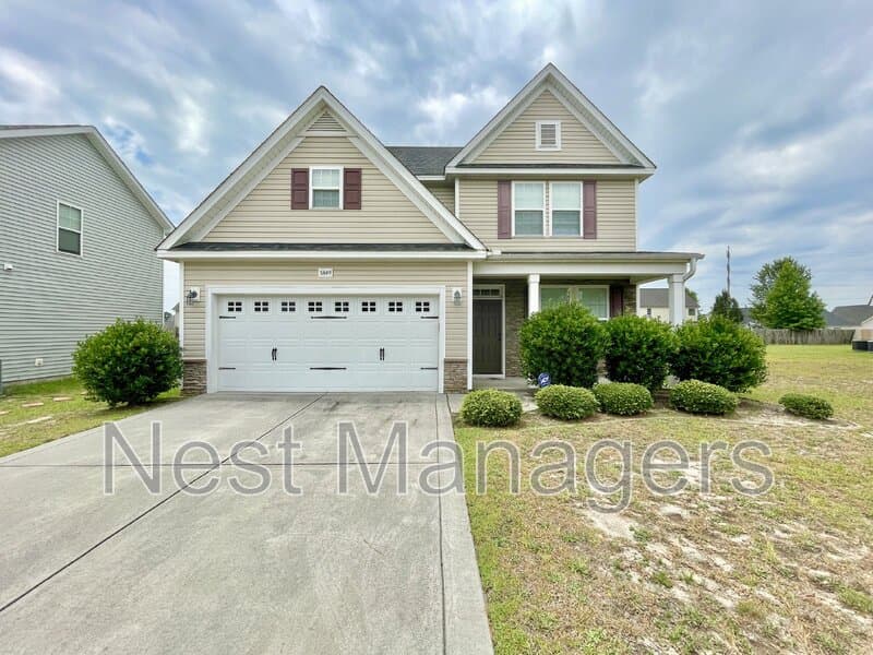 Hope Mills House: 5849 Crepe Myrtle Drive