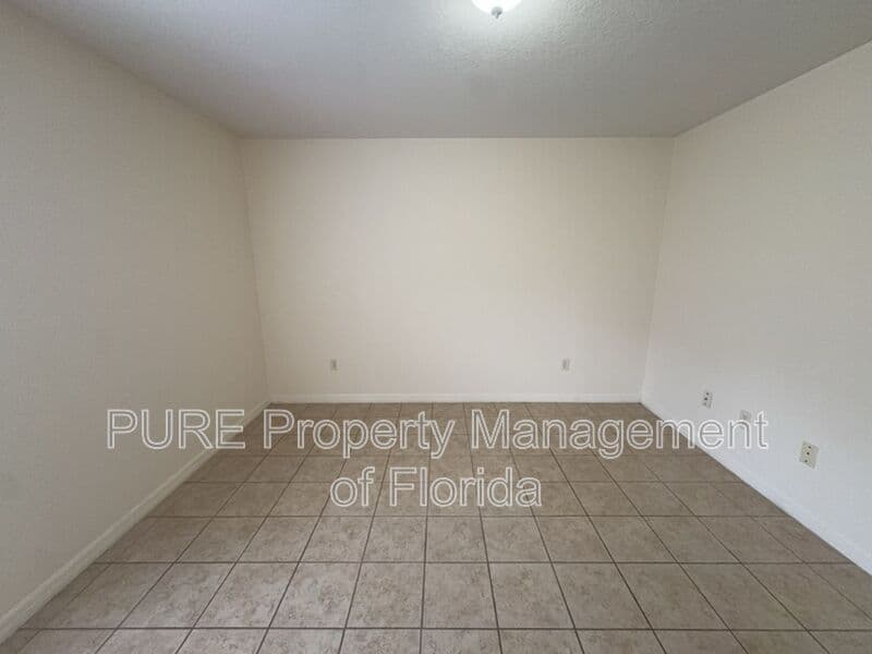 Ocala House: 7455 Midway Terrace