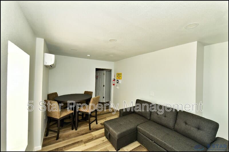 El Paso Condo: 6806 Alameda Ave