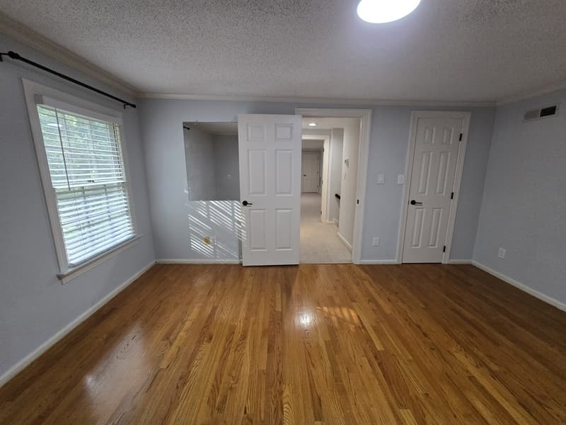 Raleigh House: 5516 Den Heider Way